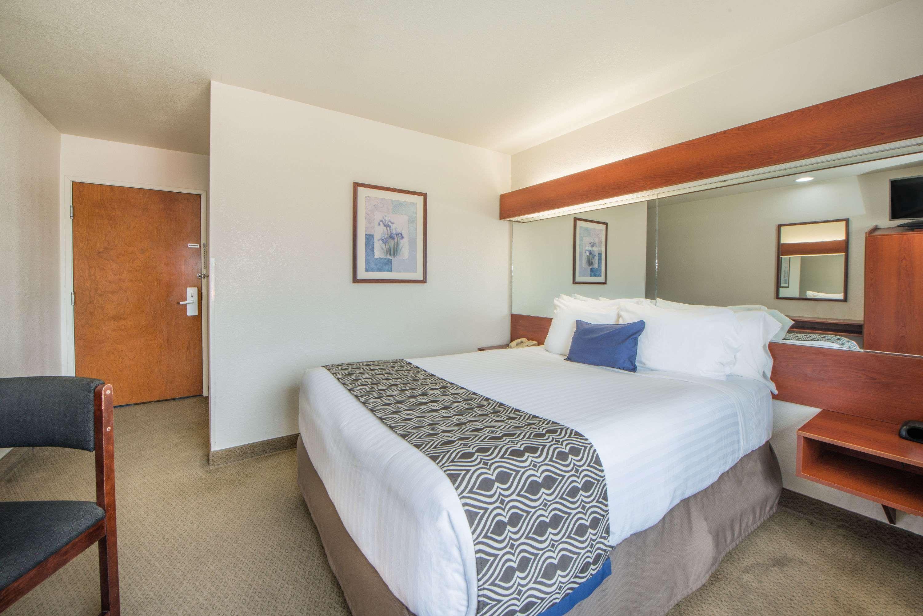 Microtel Inn And Suites By Wyndham Miami Ok Exteriör bild