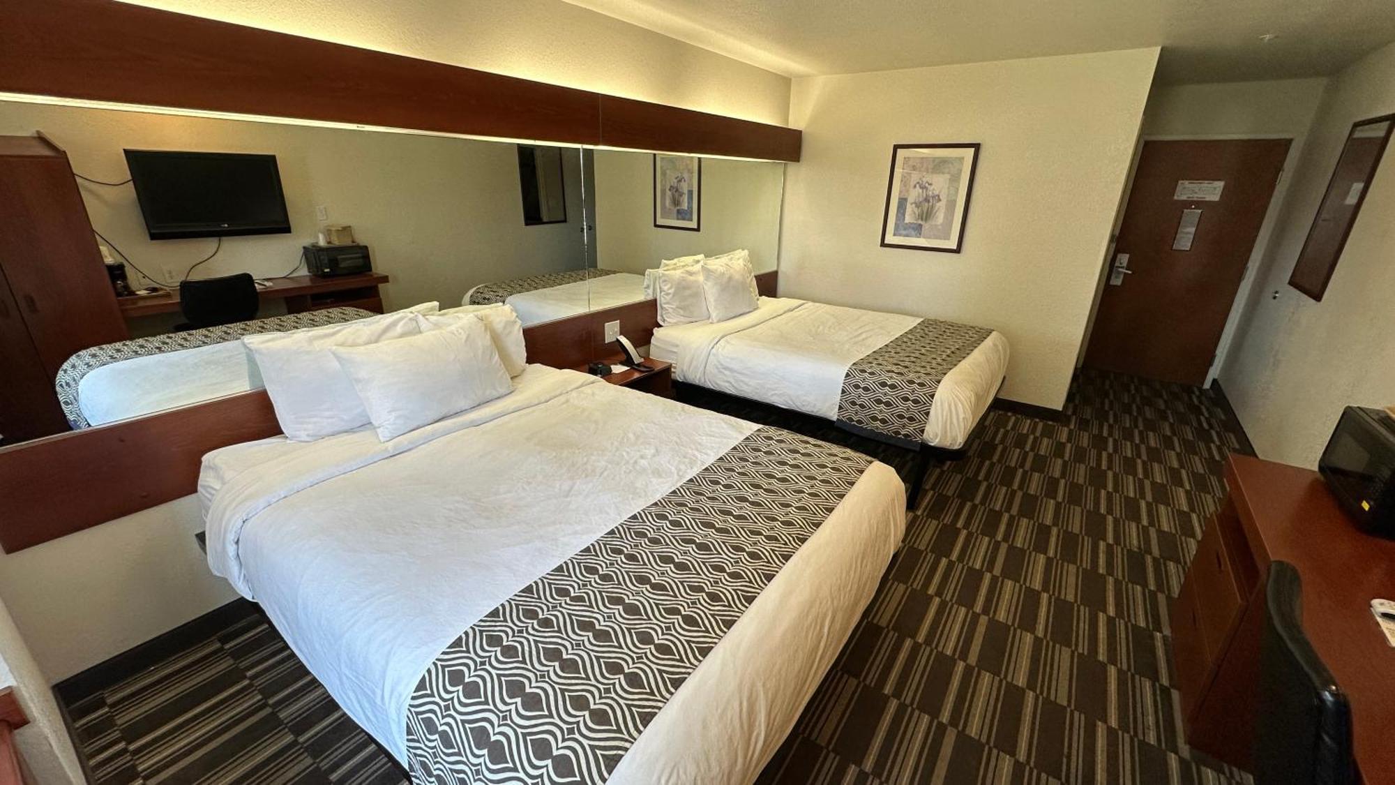 Microtel Inn And Suites By Wyndham Miami Ok Exteriör bild