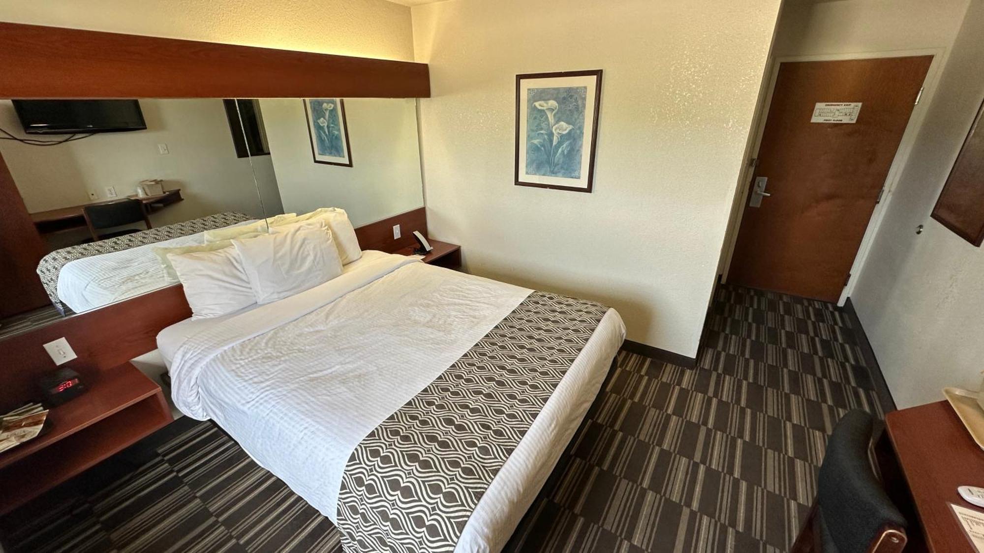 Microtel Inn And Suites By Wyndham Miami Ok Exteriör bild